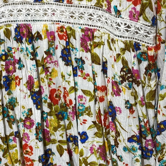 Jessica Simpson Women’s Floral Blouse. NWT. Size M. - Picture 5 of 12